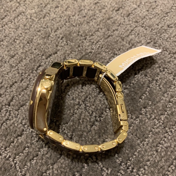 NWT MICHAEL KORS watch with leather detailing - Picture 2 of 6